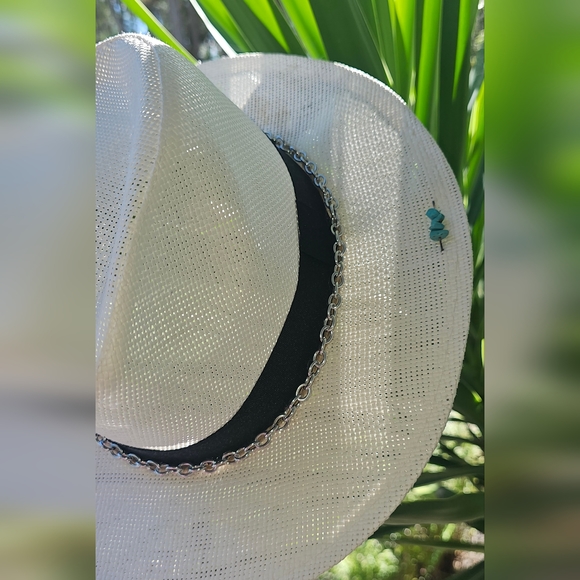 Classic White Ladies Hat - Picture 13 of 15